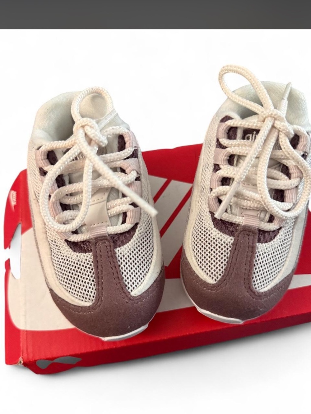 Nike Toddlers' Sneakers in Cream and Mauve